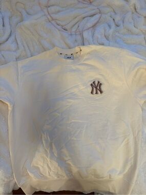 MLB Cream Crewneck Sweatshirt with Maroon NY Patch